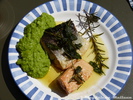 Saumon au romarin et purée de pois